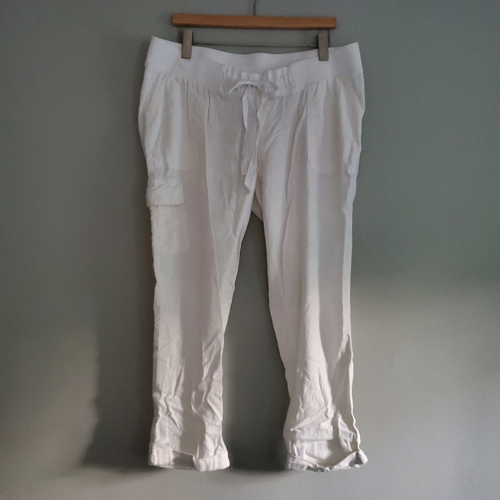 FREE in a bundle! White linen bland cargo maternity pants
